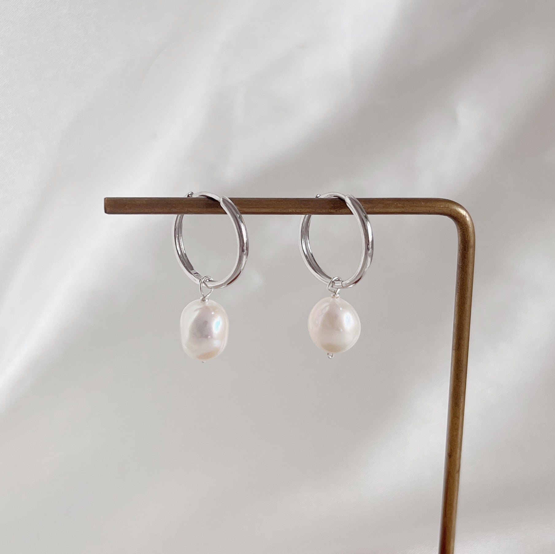 Leda Pearl Earrings